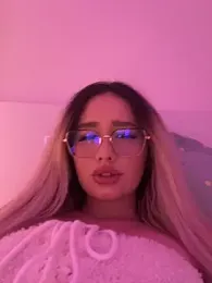 mollyxxx webcam model stream image