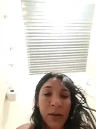 chikivivi- webcam model stream image