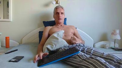 StrongBill webcam model stream image