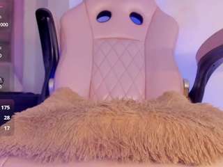 mia-royal webcam model stream image