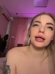 HugeBoobsAlice webcam stripchat model stream image