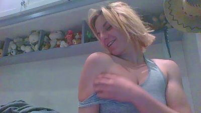 piccolaqueen webcam model stream image