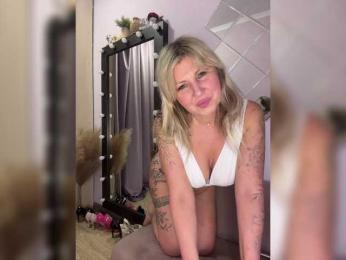 lunanight webcam model stream image