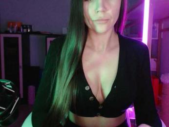 QWEENII webcam bongacams model stream image