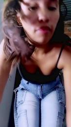 Scarlett_pee webcam cam4 model stream image