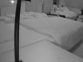 voyeurcam-julmodels-bed-2 webcam model stream image