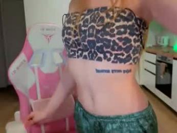 enjoyeverymoment_ webcam model stream image