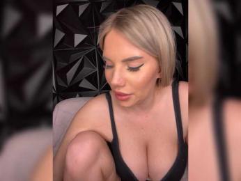 LYALYAtop webcam model stream image