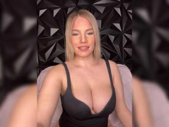 LYALYAtop webcam model stream image