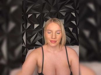 LYALYAtop webcam model stream image