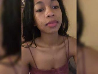 Peachies webcam bongacams model stream image