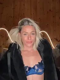 petrouchkaaa_ webcam model stream image