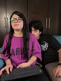 EmilyAndAndrew webcam model stream image