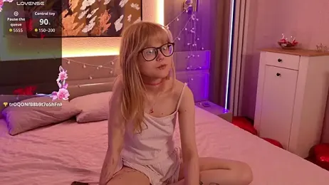 MoliQin webcam stripchat model stream image