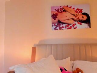 Isa Raven webcam model stream image