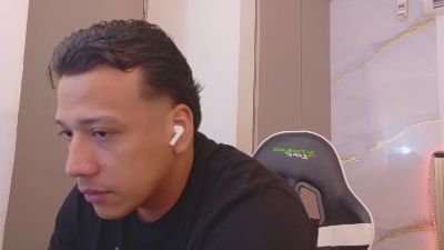 MaxTurner_ webcam model stream image