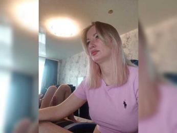 fruittella webcam bongacams model stream image