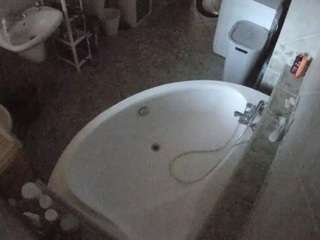 voyeurcam-julmodels-bath-1st-1 webcam model stream image
