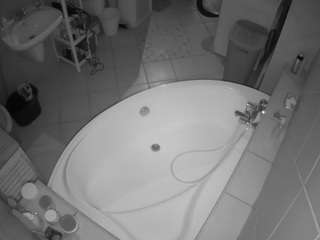 voyeurcam-julmodels-bath-1st-1 webcam model stream image