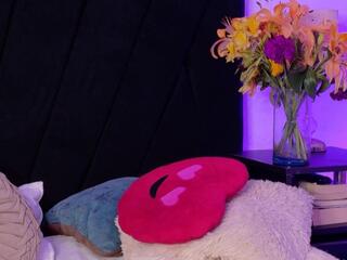 Danile Hensen webcam model stream image