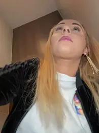 Strongqueen webcam model stream image