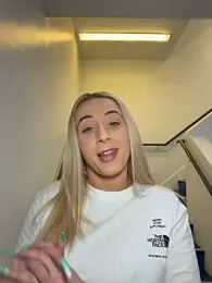 Strongqueen webcam model stream image