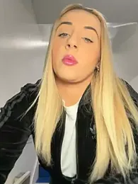 Strongqueen webcam model stream image