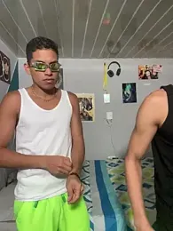 Mike_and_Rayan webcam model stream image