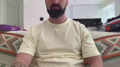 v1c70r1985 webcam cam4 model stream image