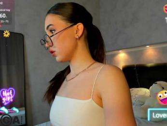 Emily-Lews webcam bongacams model stream image