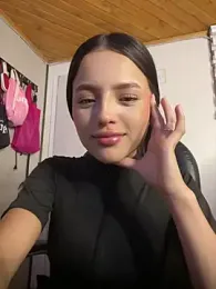 Sofia18_pinkk webcam model stream image