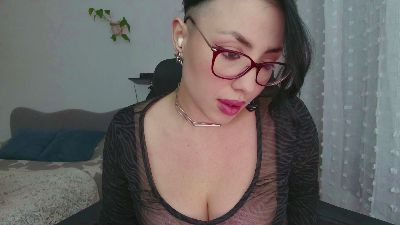 Shakirat33 webcam model stream image