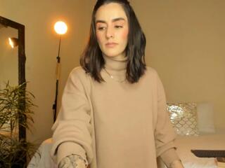 Louissa Bennett webcam flirt4free model stream image