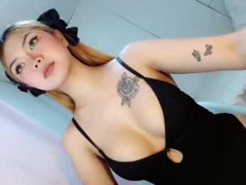 hoelychess webcam model stream image