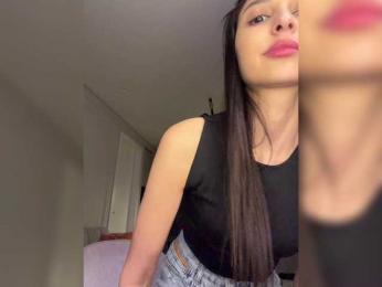 MolliKiana webcam model stream image