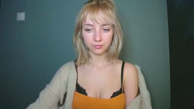 LuciaAdorable webcam model stream image