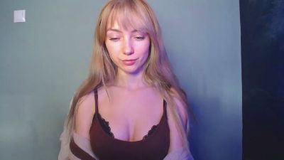 LuciaAdorable webcam model stream image