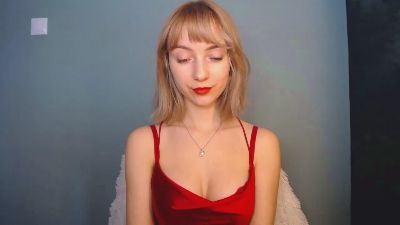 LuciaAdorable webcam model stream image