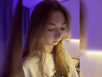 ShyAlya webcam model stream image