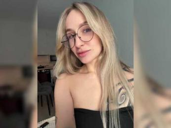 QueenKing webcam bongacams model stream image