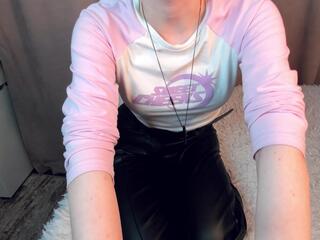 Flo Upson webcam model stream image