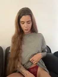 EmiliaCatalina webcam model stream image