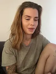 EmiliaCatalina webcam model stream image