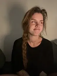 EmiliaCatalina webcam model stream image