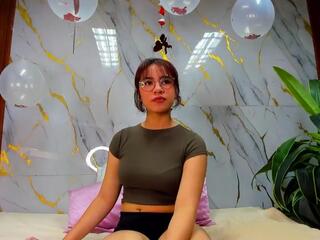 Avril Hill webcam model stream image