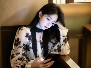 EsmeBrowm webcam model stream image