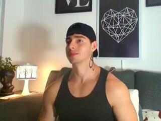 Thom Roger webcam model stream image