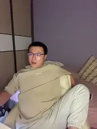 YoY-man webcam model stream image