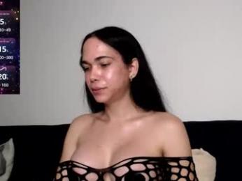 luara_ webcam model stream image