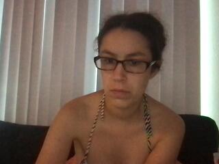 Lucy Allison webcam model stream image